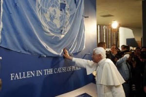 pope_blessing_un-flag